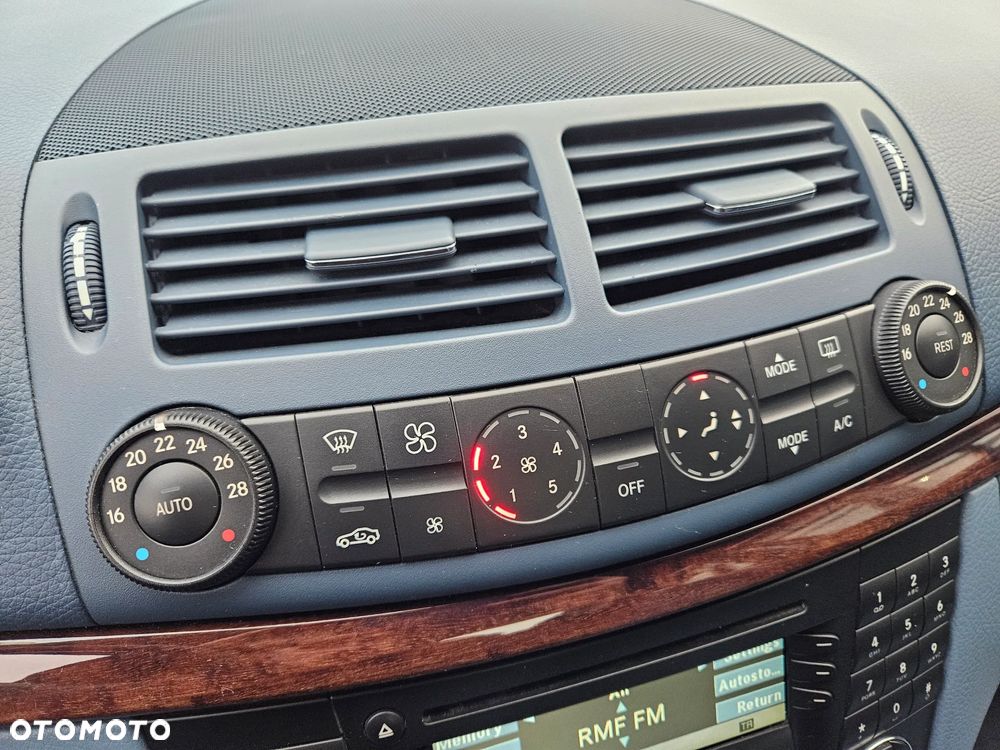 Mercedes-Benz Klasa E 200 Kompressor Automatik Classic - 25