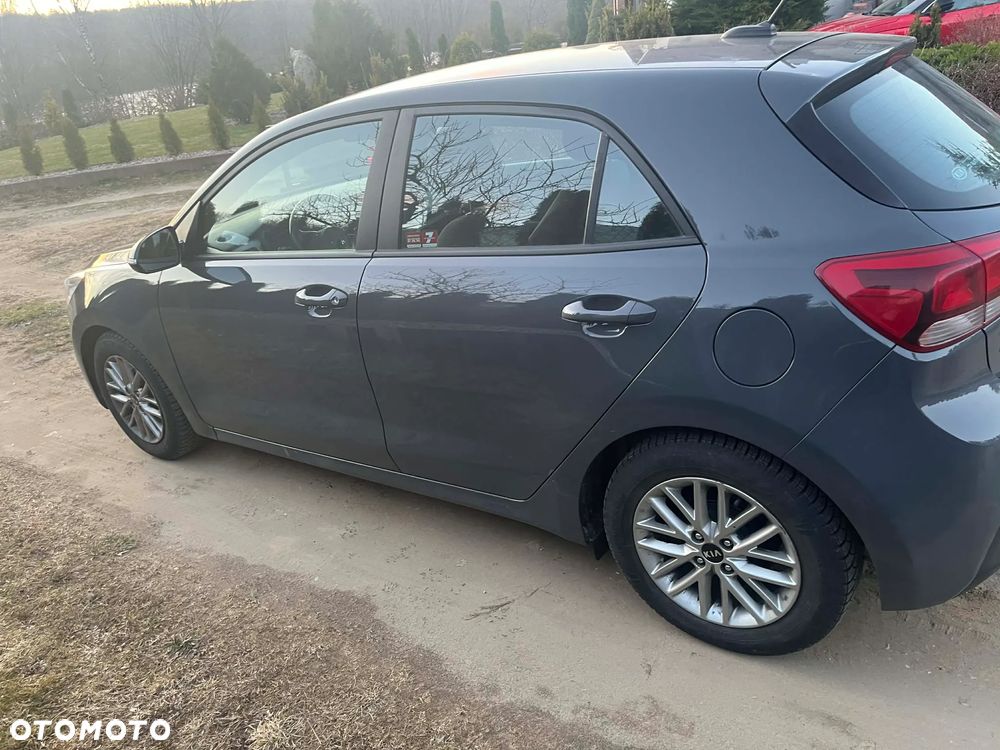 Kia Rio 1.2 L - 4