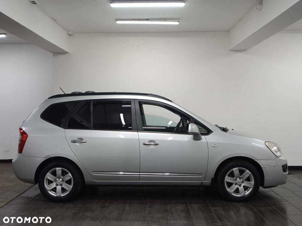 Kia Carens - 9
