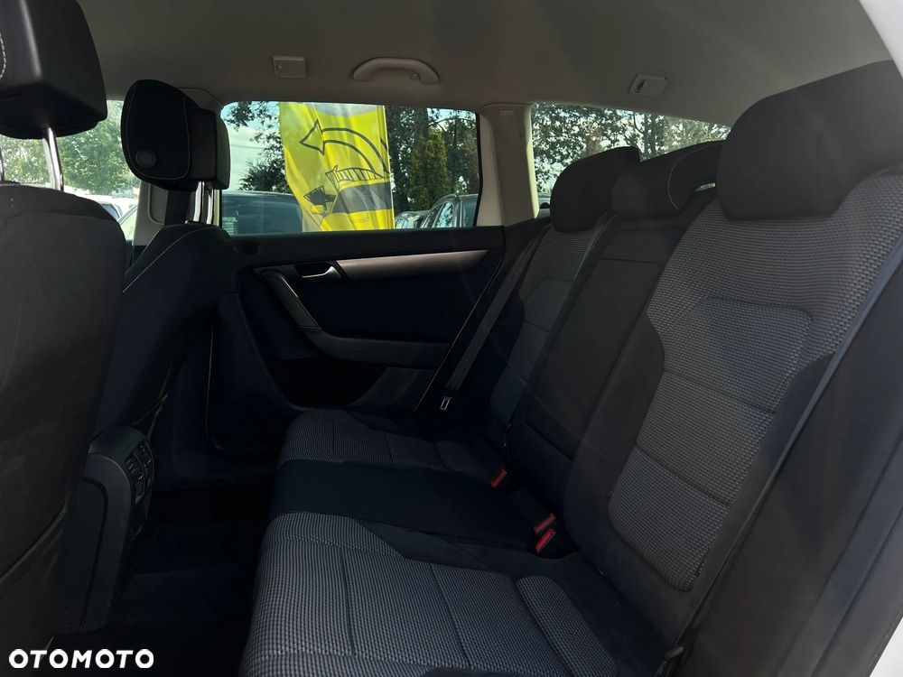 Volkswagen Passat - 20