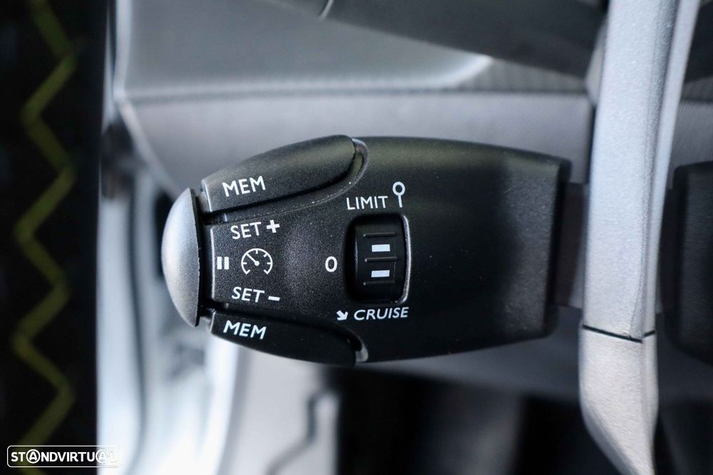 Peugeot e-2008 54 kWh GT - 30