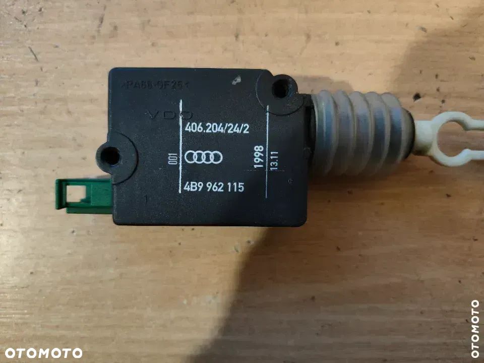 Siłownik zamka klapy bagażnika Audi A4 B6 4B9962115 - 6