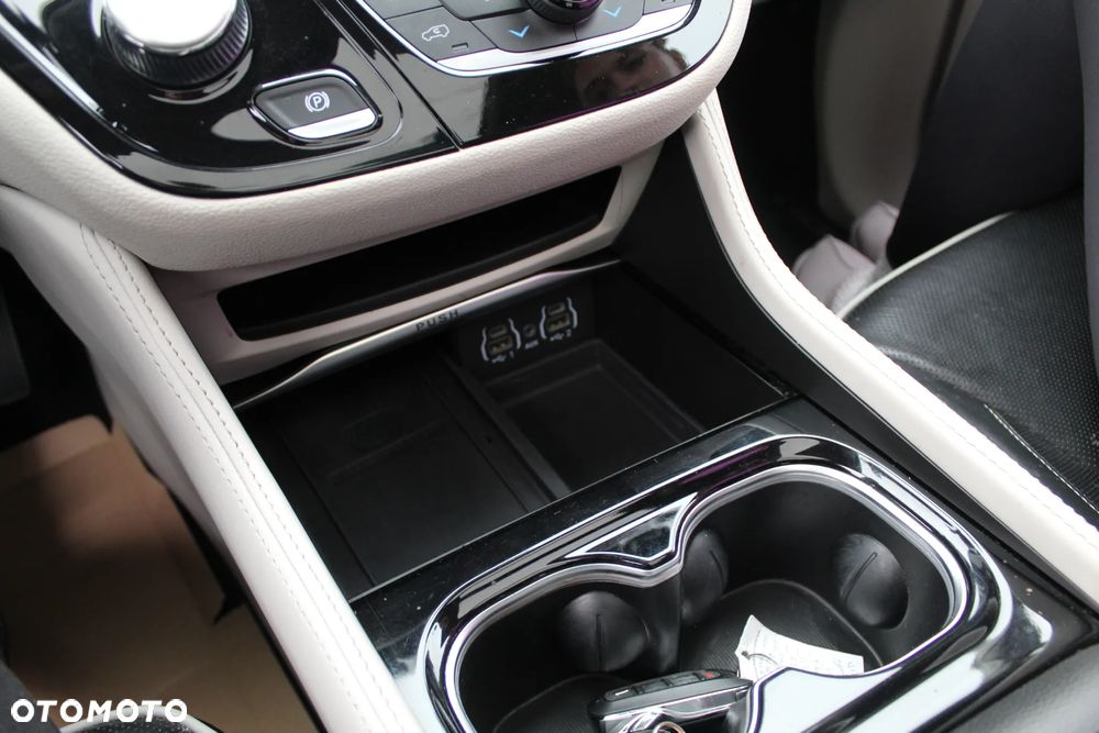 Chrysler Pacifica - 38
