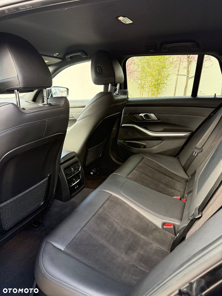 BMW Seria 3 320d xDrive Sport Line - 28