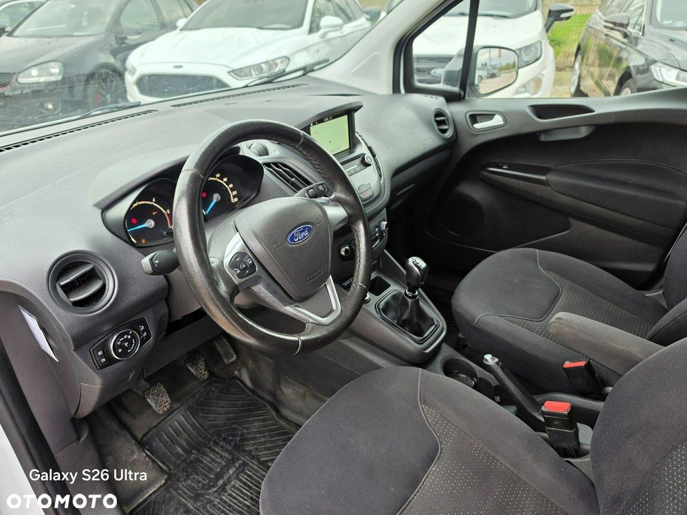 Ford Transit Courier - 31