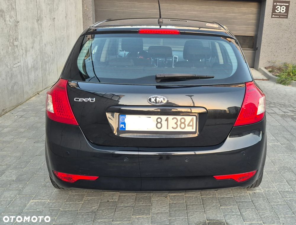 Kia Ceed - 10