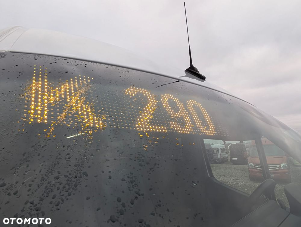 Mercedes-Benz Sprinter 519 - 12