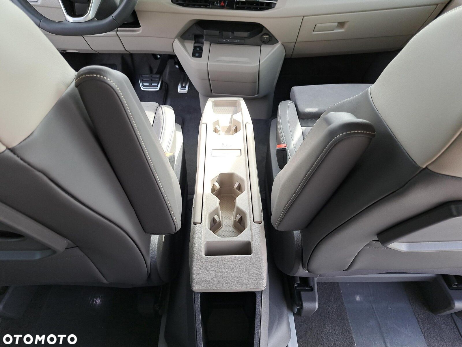 Volkswagen Multivan - 33