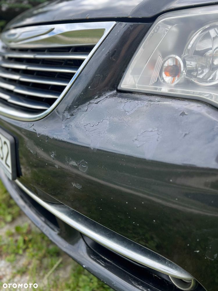 Chrysler Town & Country - 7