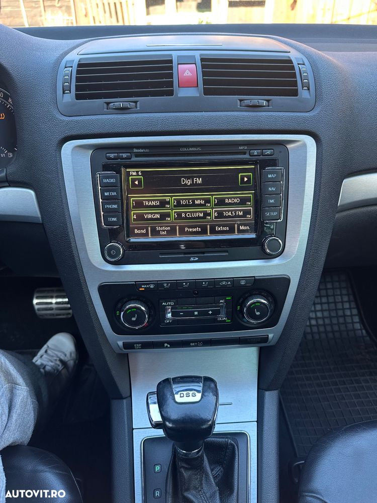 Skoda Octavia Combi 2.0 TDI RS DSG - 18