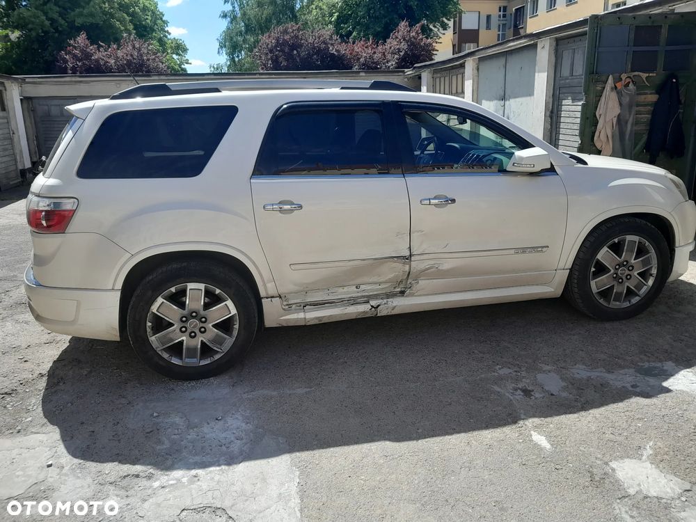 GMC Acadia - 22