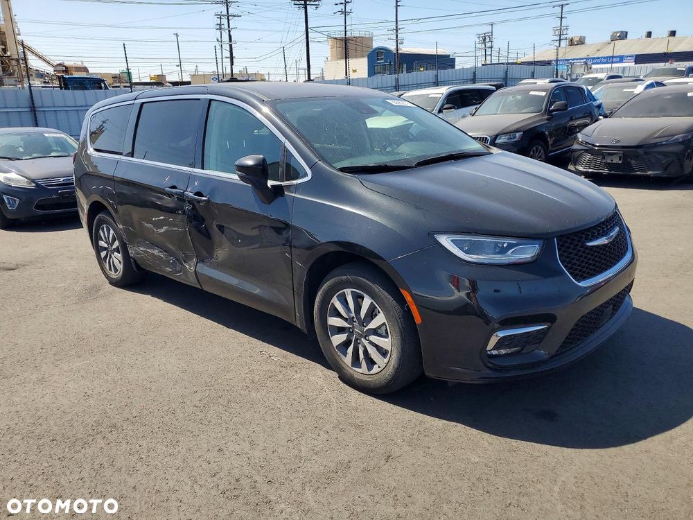 Chrysler Pacifica - 4