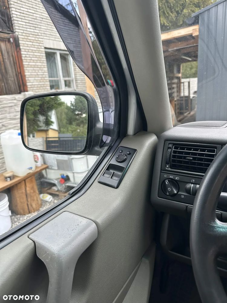 Volkswagen Transporter - 28