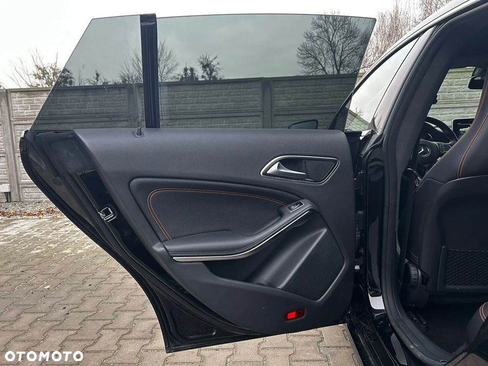 Mercedes-Benz CLA 220 (CDI) d 4Matic 7G-DCT Urban - 18