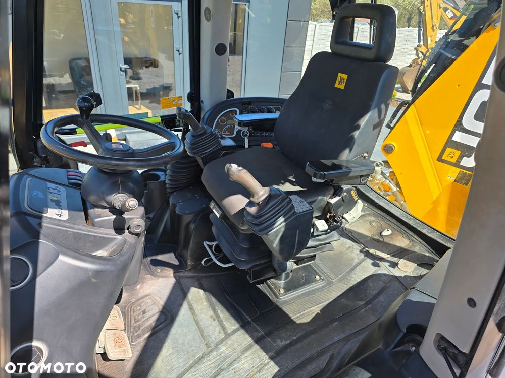 JCB - 3