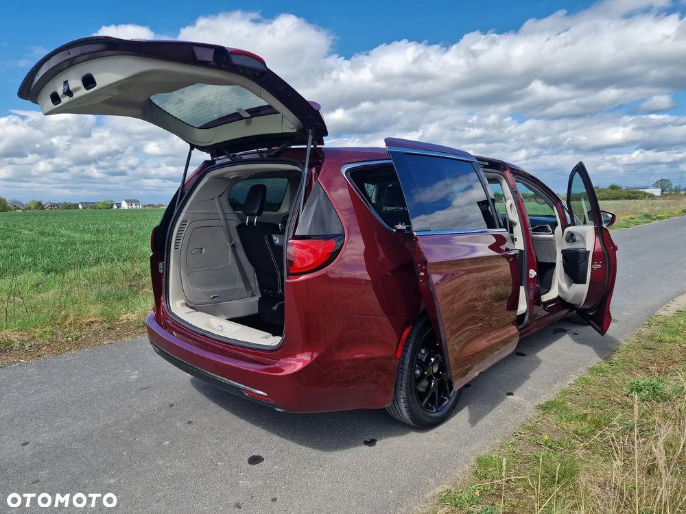 Chrysler Pacifica - 35