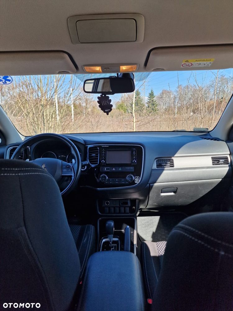Mitsubishi Outlander 2.0 Intense + Navi 4WD CVT - 10