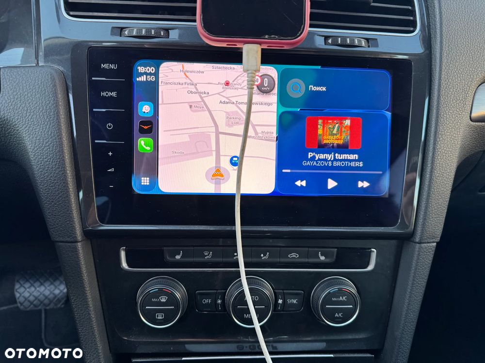 Volkswagen Golf e-Golf - 11