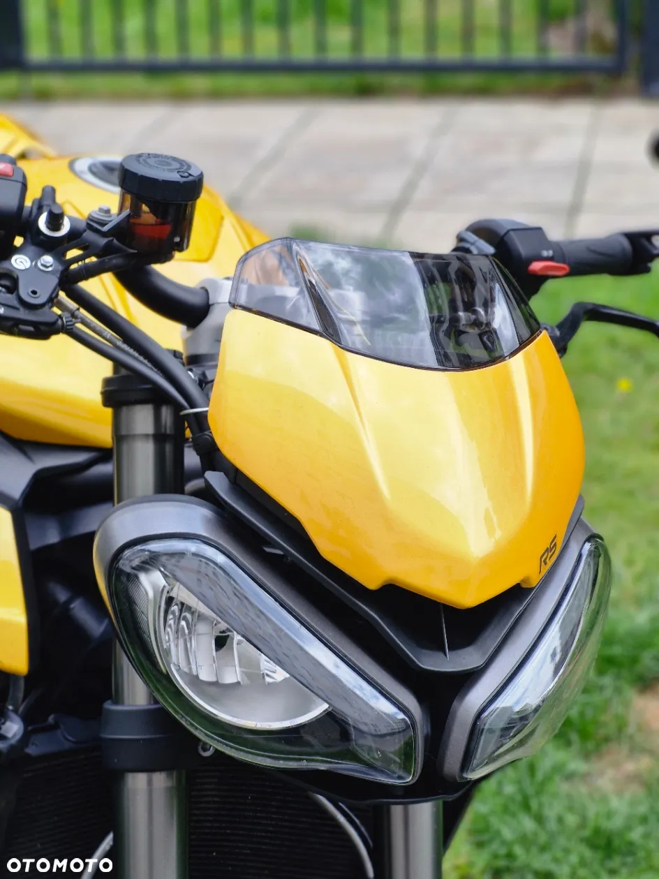 Triumph Street Triple - 12