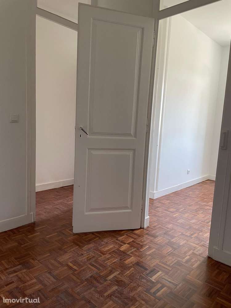 Imóvel com Vista Desafogada para Lisboa e Cristo Rei – Alcântara - Grande imagem: 4/13