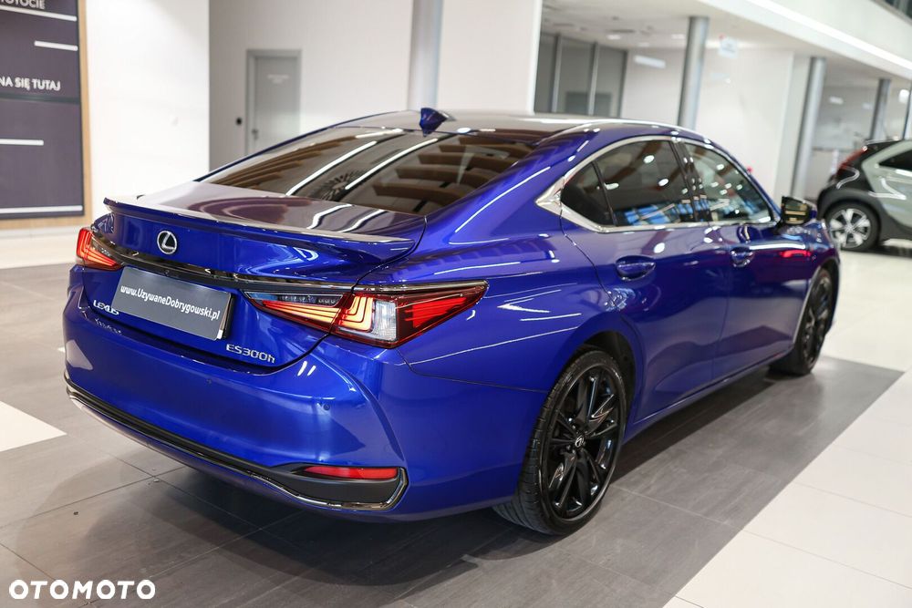 Lexus ES - 10