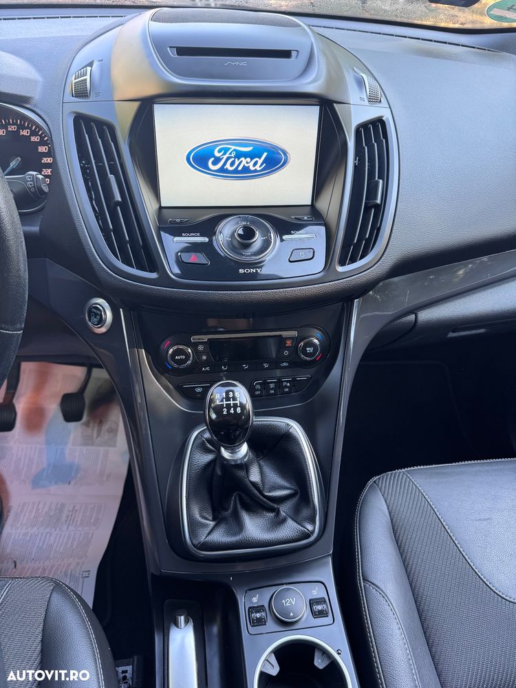 Ford Kuga 1.5 EcoBoost 2x4 Titanium - 5