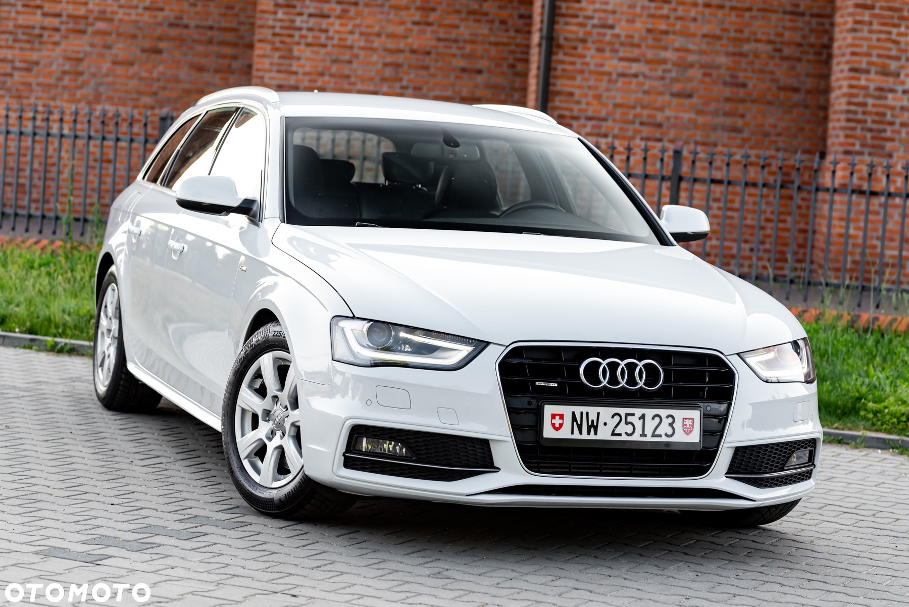 Audi A4 Avant 2.0 TFSI quattro S tronic S line Sportpaket - 2