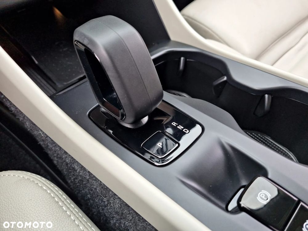 Volvo XC 40 B3 B DKG Ultra Black Edition - 35