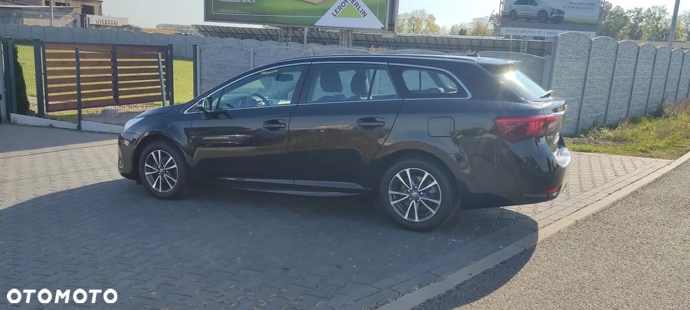 Toyota Avensis Touring Sports 1.8 Executive - 3