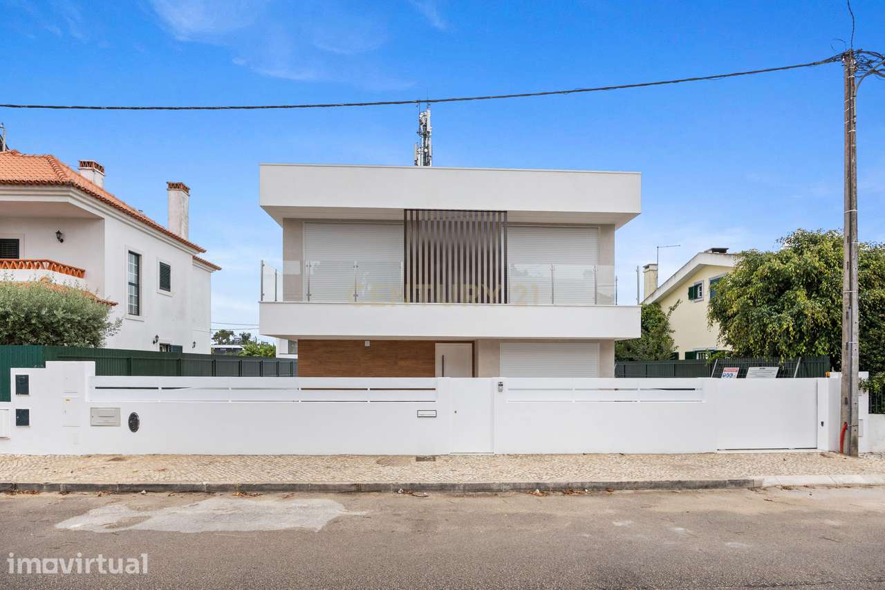 Moderna Moradia T4 na Aroeira -  Charneca de Caparica