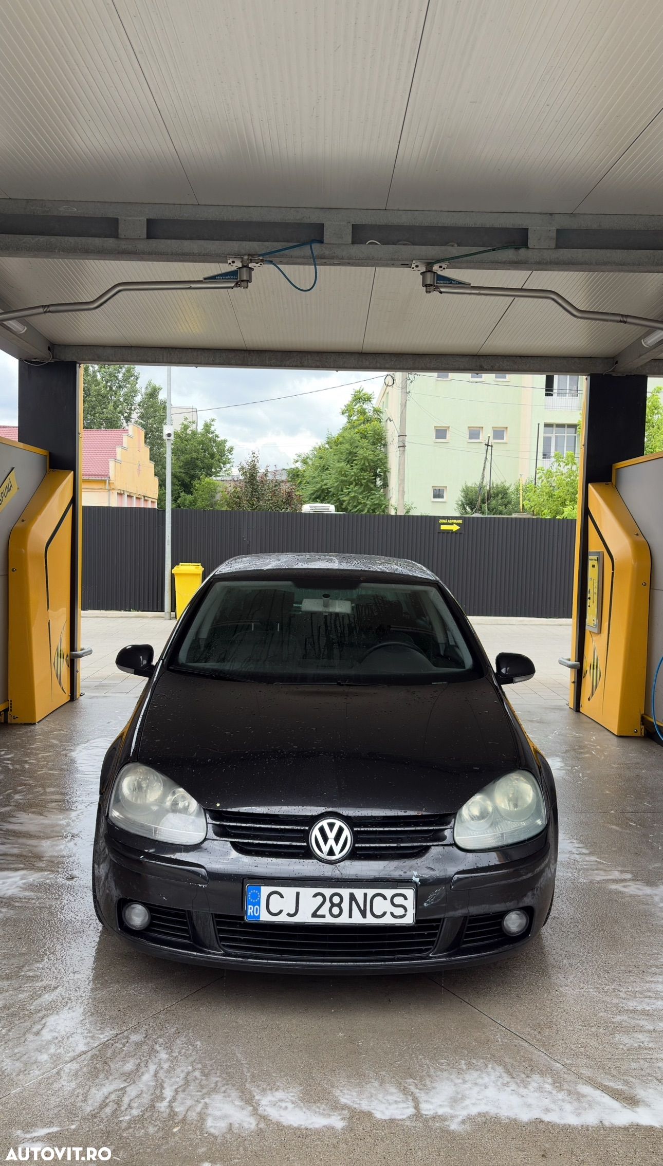 Volkswagen Golf - 1
