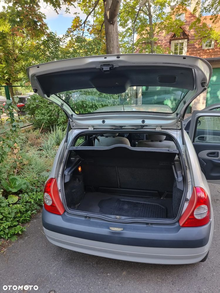 Renault Clio 1.2 16V Confort Authentique - 9