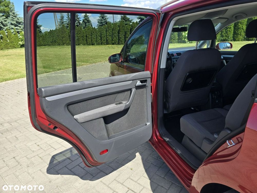 Volkswagen Touran - 19