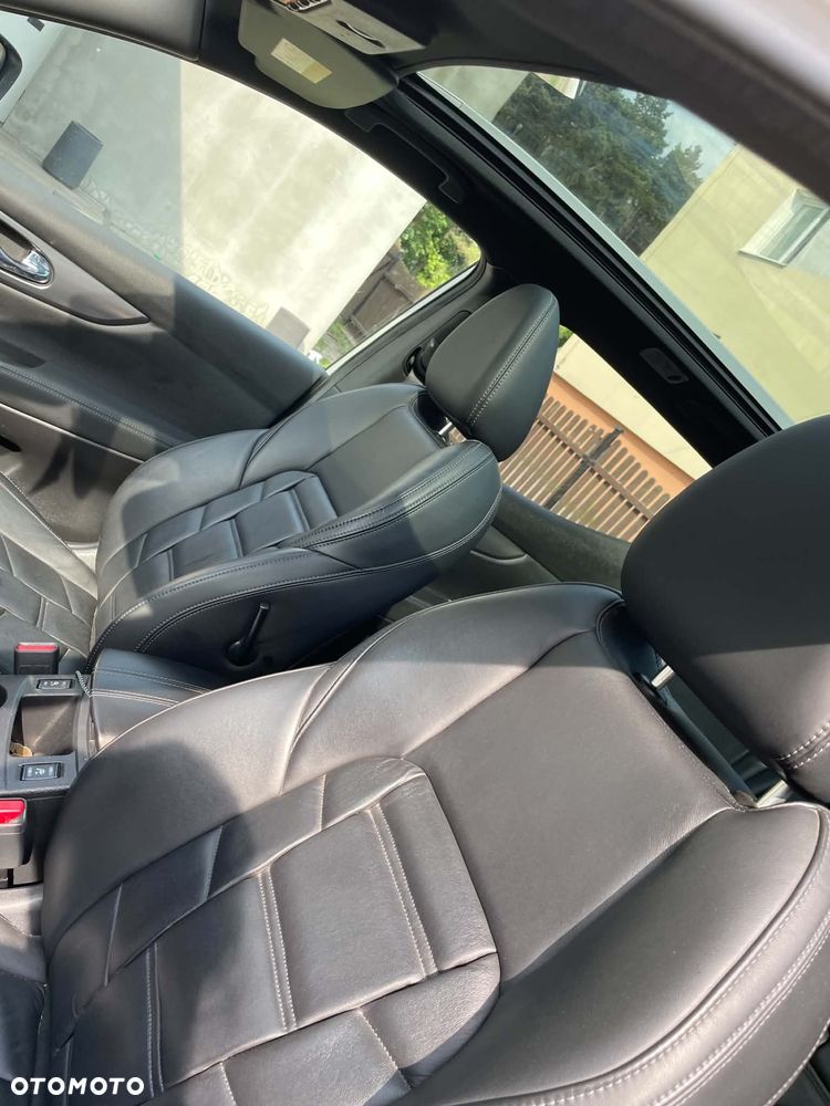 Nissan Qashqai 1.7 dCi 4x4 Tekna+ Xtronic - 11