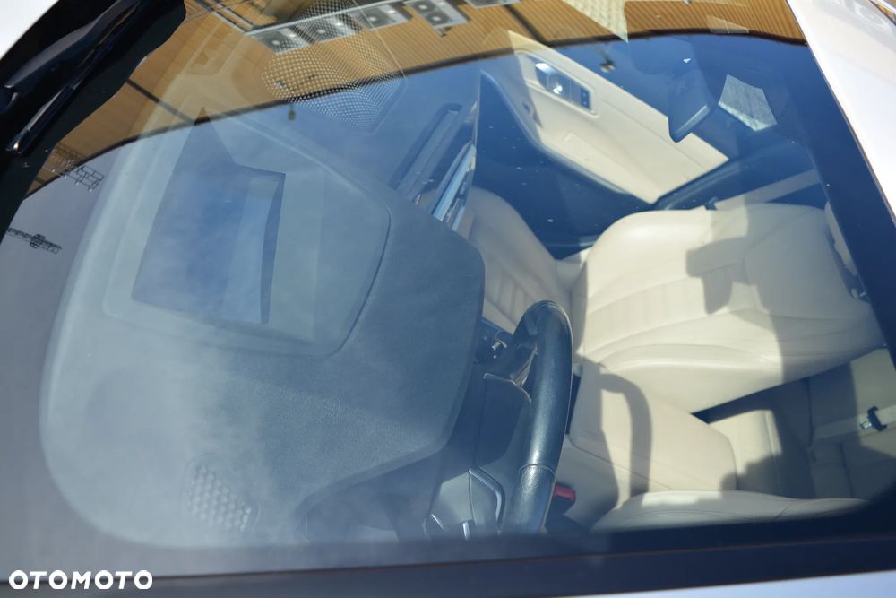 BMW Seria 3 330i xDrive Sport Line sport - 27
