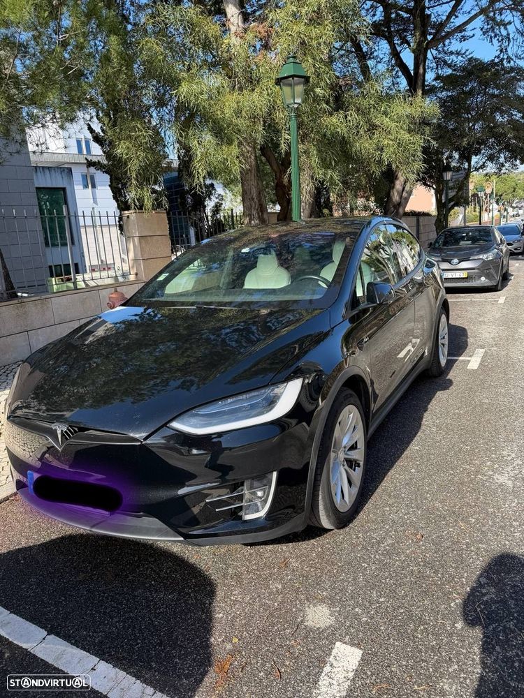 Tesla Model X - 3