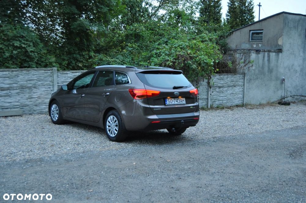 Kia Ceed 1.6 GDI Dream Team Edition - 4