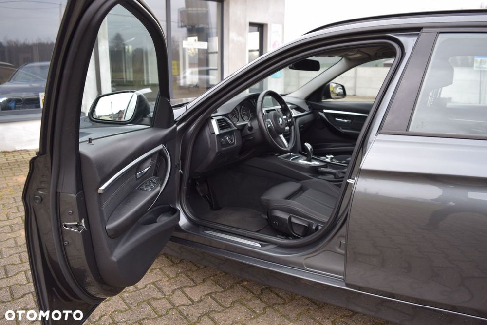 BMW Seria 3 320d xDrive Sport Line - 15