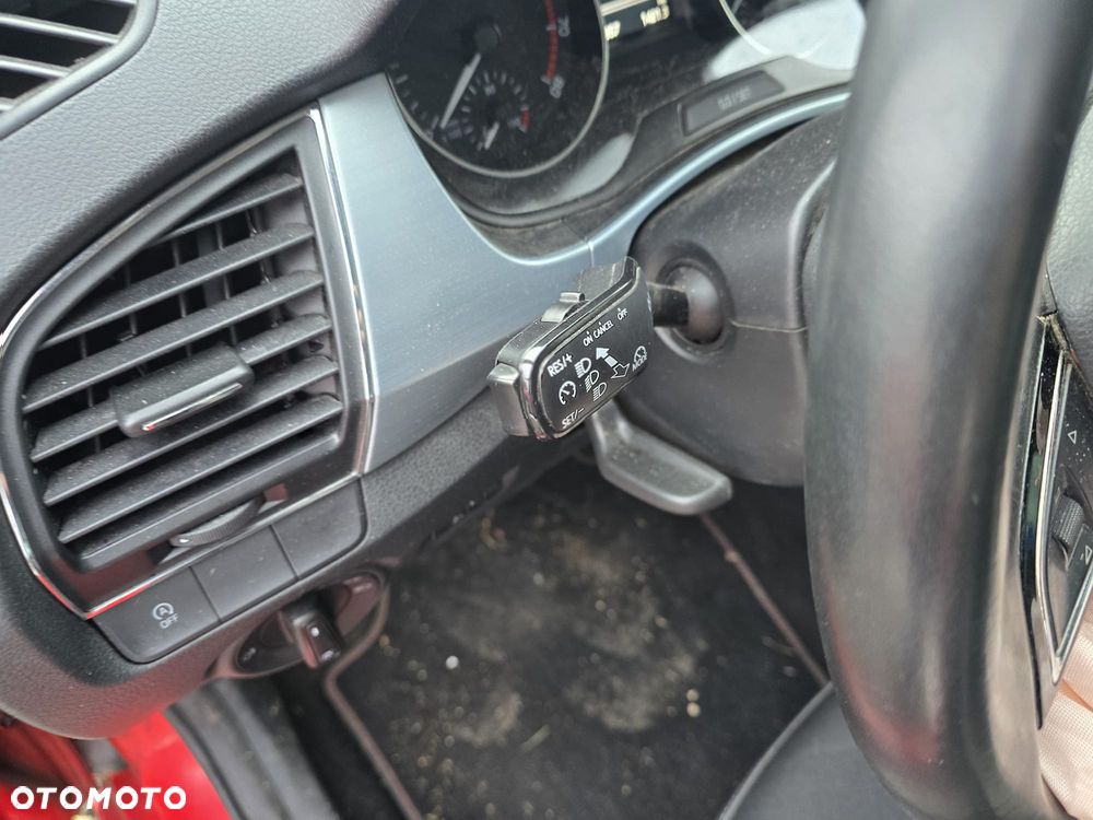 Skoda Fabia 1.2 TSI Cool Edition Red & Grey - 7