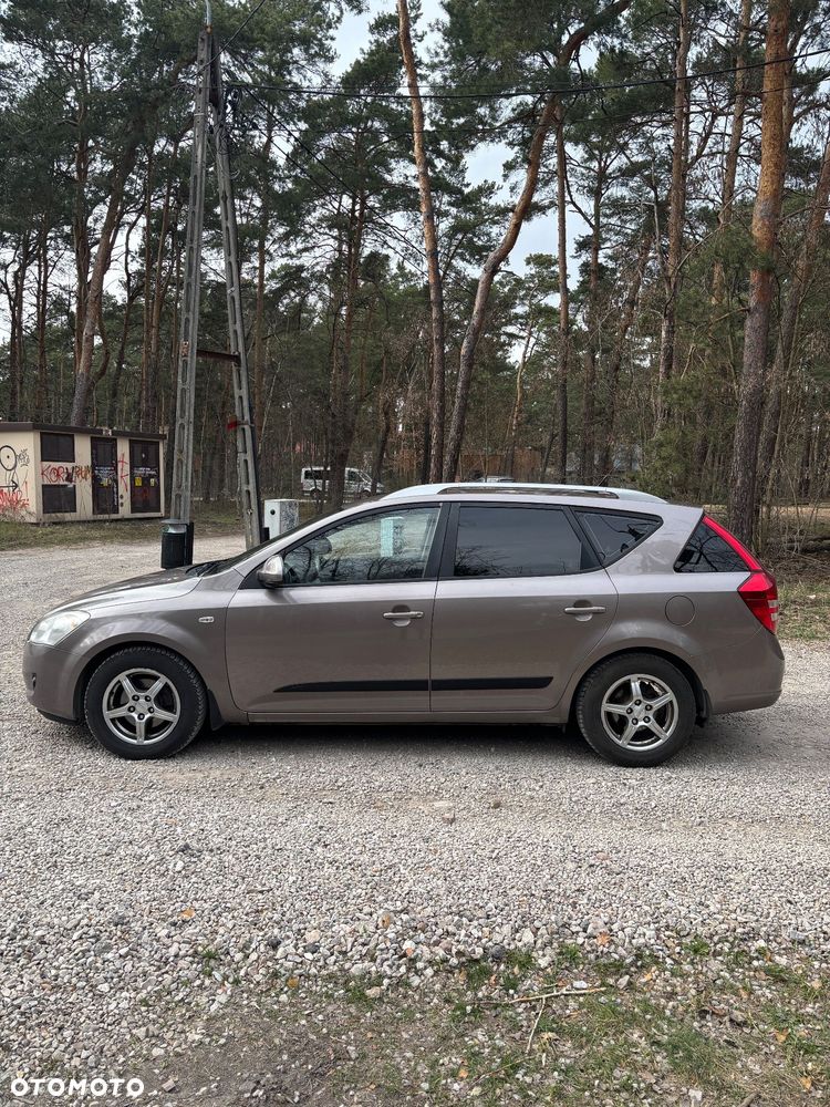 Kia Ceed - 8
