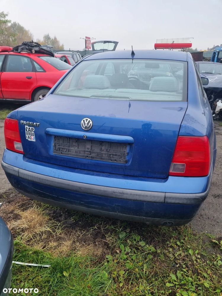 VW Passat b5 sedan przedlift 1.6 8v ANA lakier LR5V na części - 5