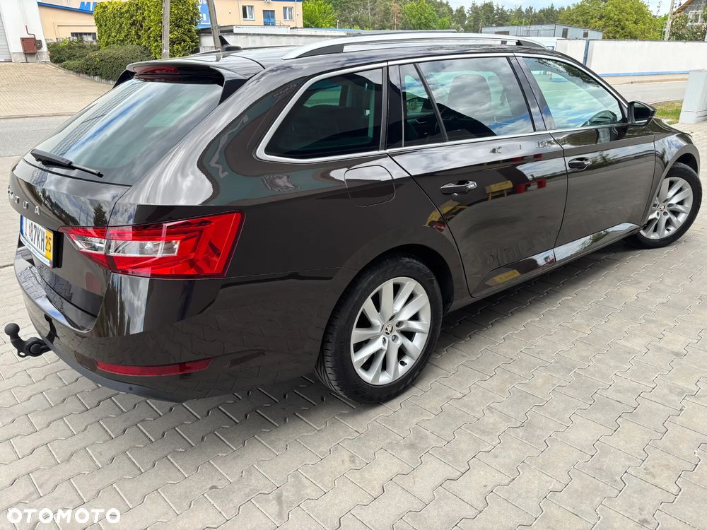 Skoda Superb 2.0 TDI DSG Premium Edition - 4