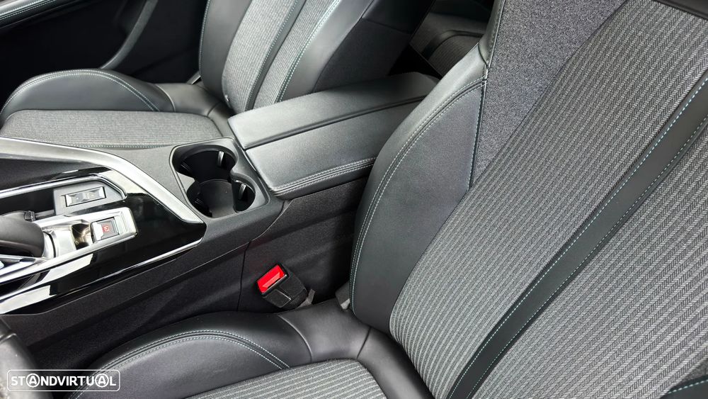 Peugeot 3008 225 e-EAT8 Allure Pack - 33