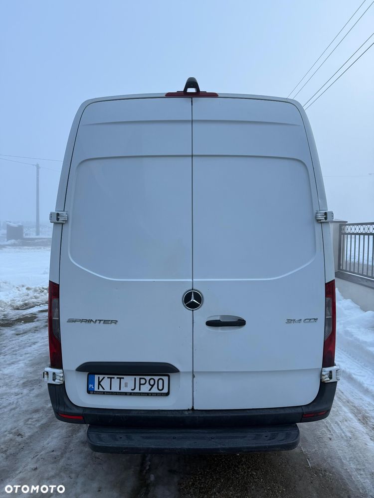 Mercedes-Benz Sprinter 907 - 4
