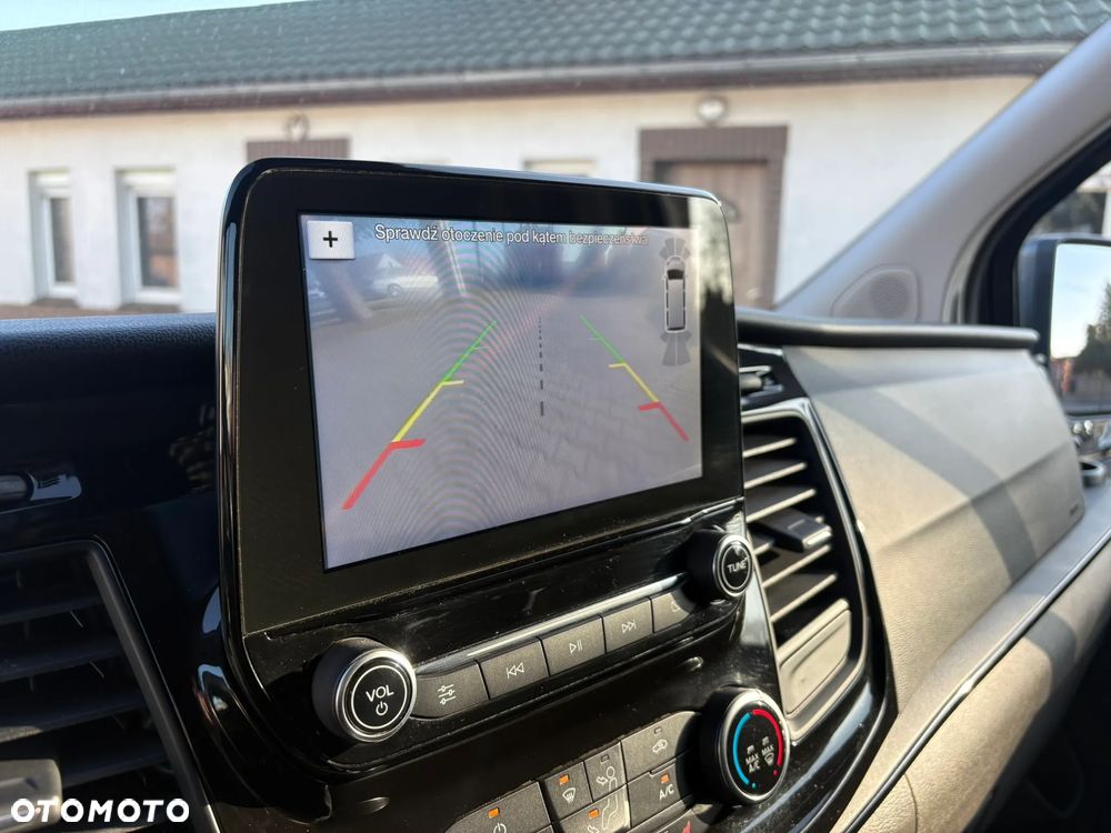 Ford Tourneo Custom - 18