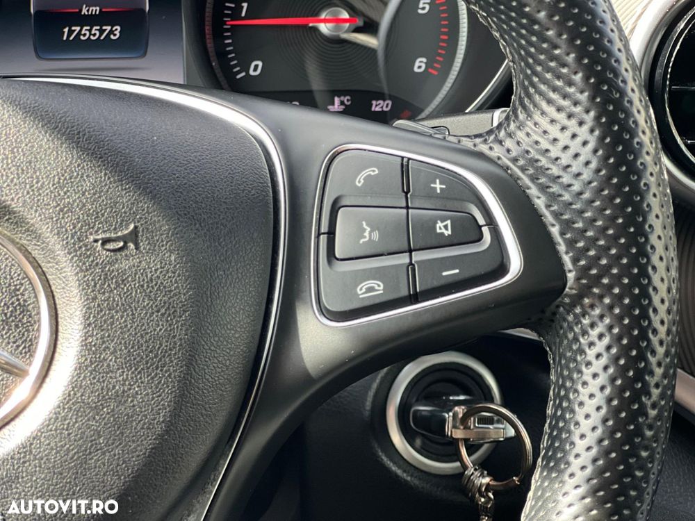 Mercedes-Benz V - 12