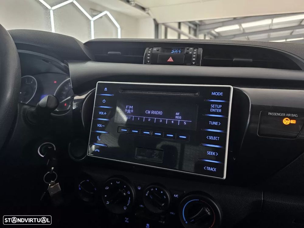 Toyota Hilux 2.4 D-4D 4WD CD CM - 23
