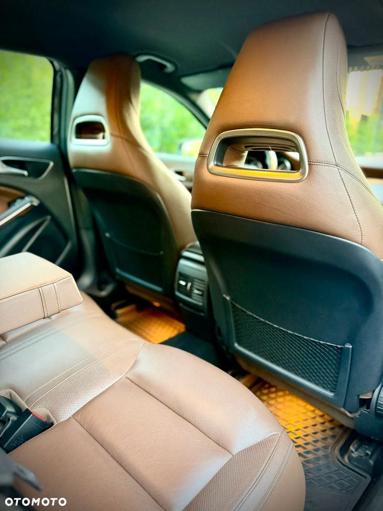 Mercedes-Benz GLA - 16