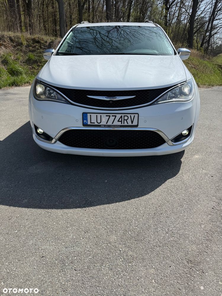 Chrysler Pacifica - 12