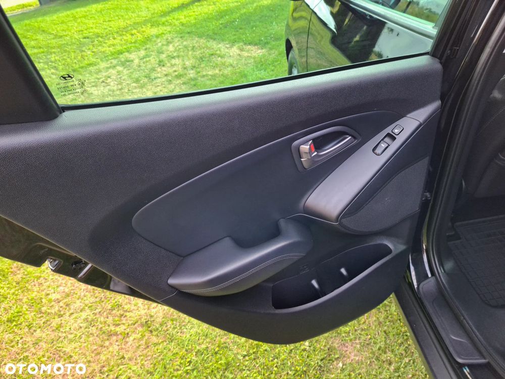 Hyundai ix35 1.7 CRDi 2WD Fifa World Cup Edition - 18